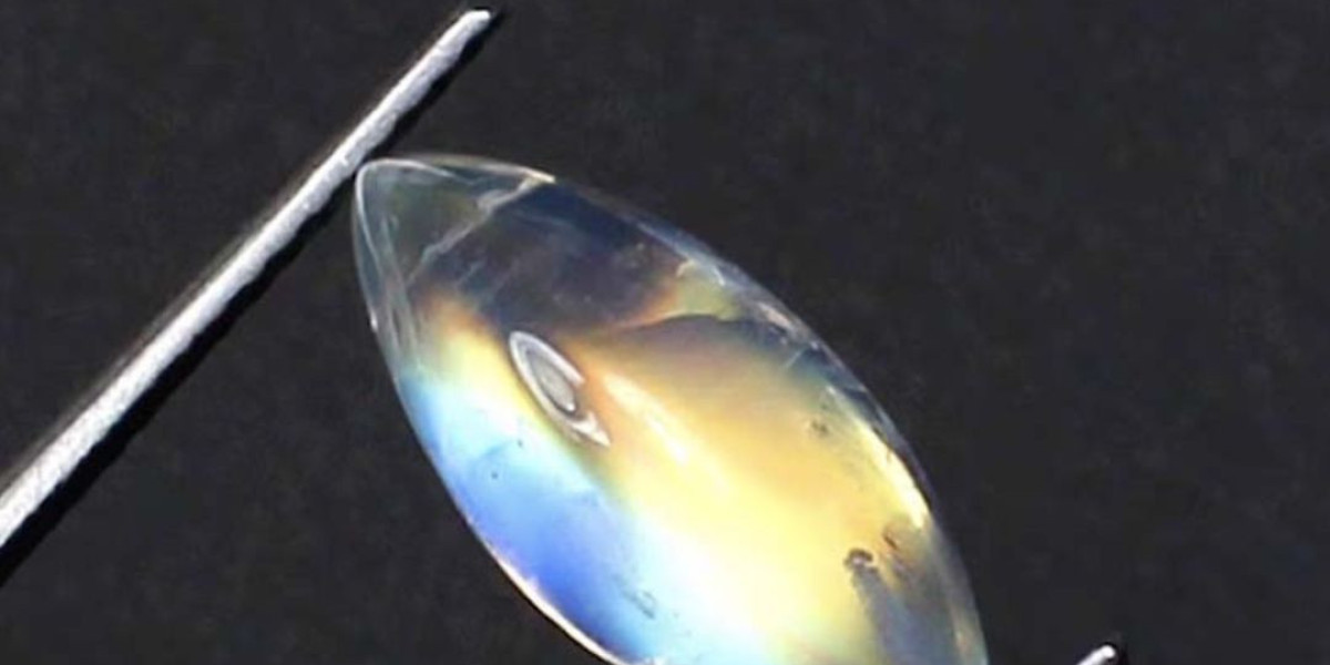 The Magic of Moonstone: Meaning, Benefits & Uses