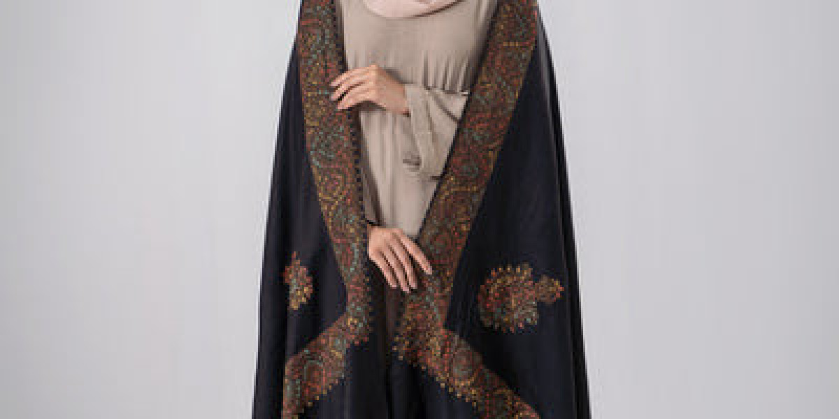 Buy Stylish Shawls for Men and Women – Traditional Elegance with a Modern Touch