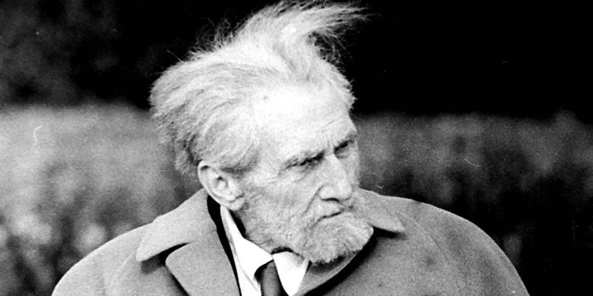 How Ezra Pound Balanced Art and Politics