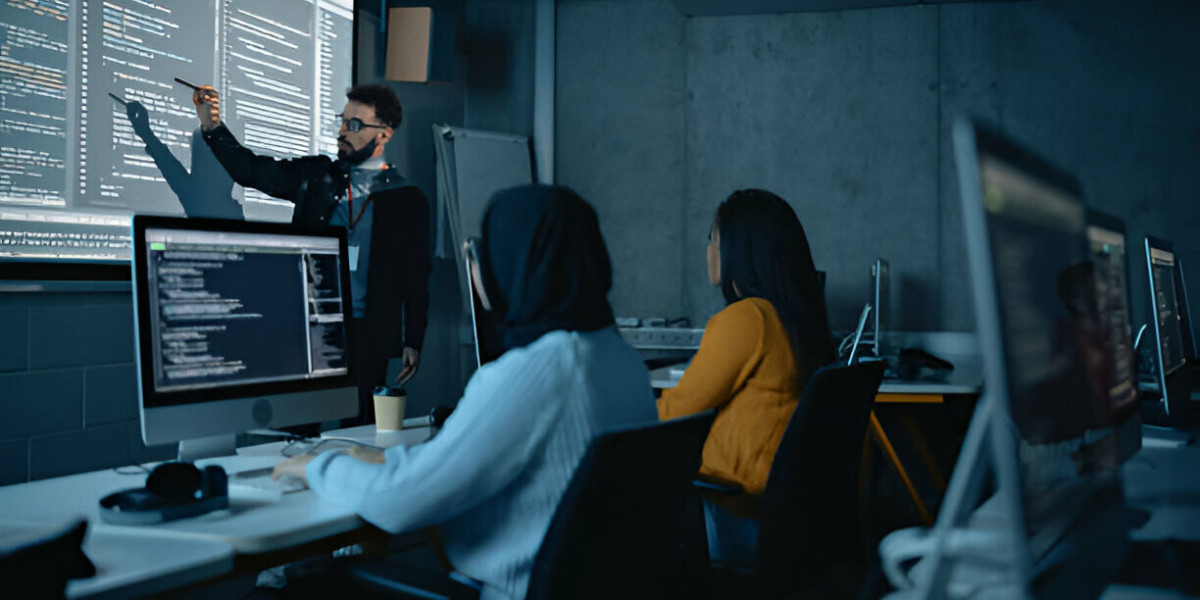 Why Software Development Courses in Scotland Are in High Demand