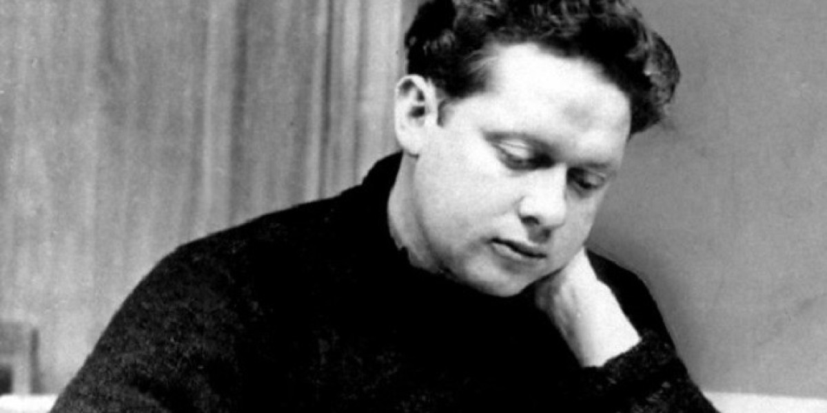 Childhood Themes in the Works of Dylan Thomas Explained