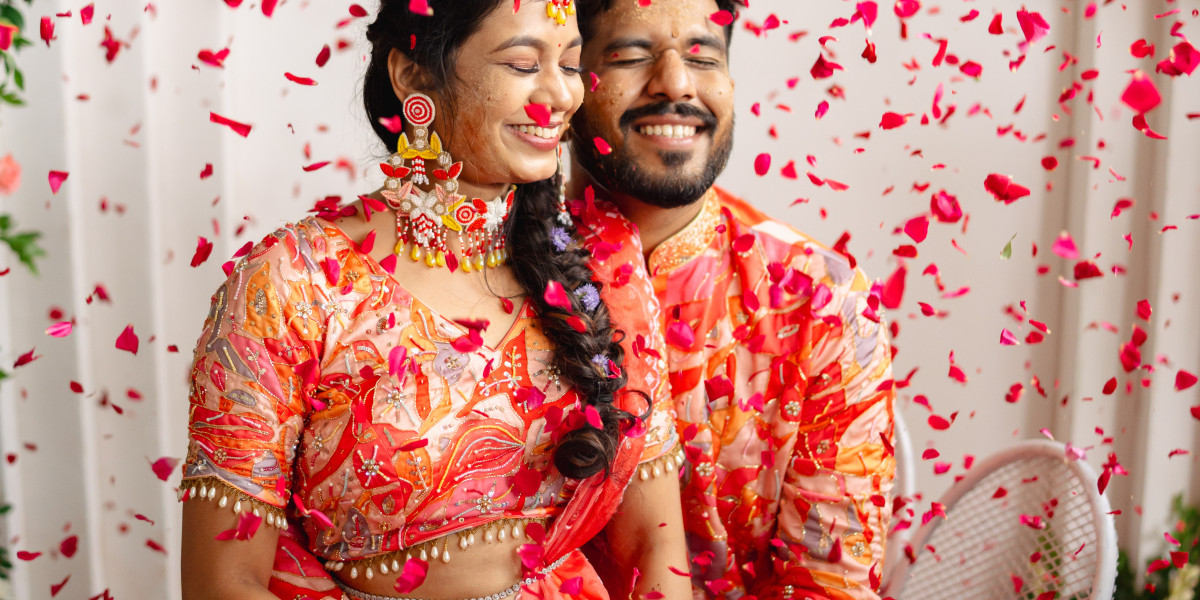 Creative Wedding Photography Props and Ideas