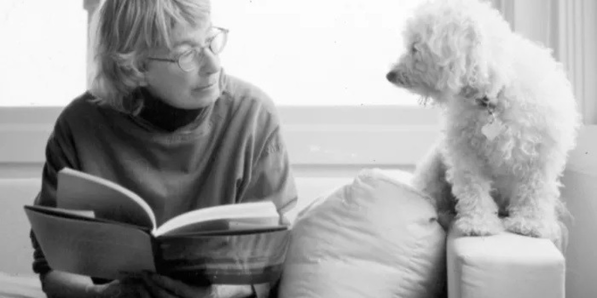 How Did Mary Oliver Explore the Relationship Between Humans and Animals?