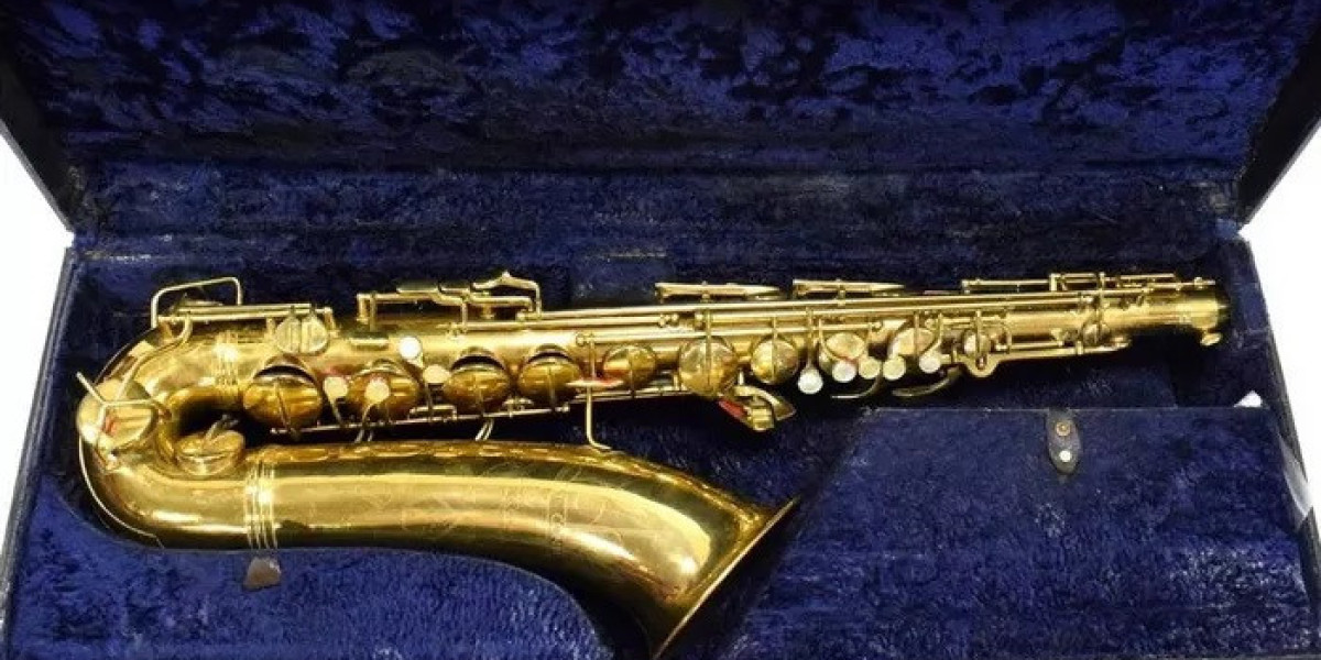 How Many Holes in a Tenor Saxophone? All You Need Know