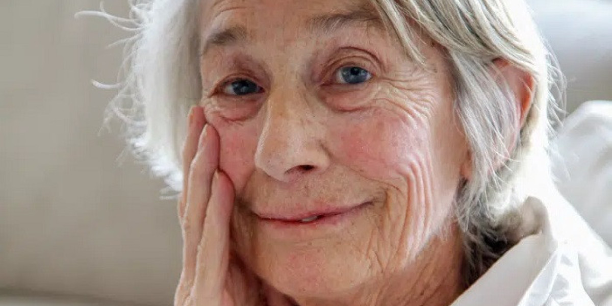 How Did Mary Oliver Balance Simplicity with Profound Meaning in Poetry?