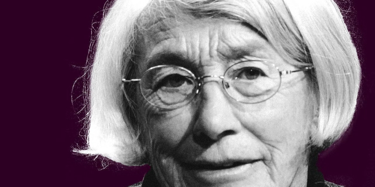 Why Do Readers Find Mary Oliver's Poetry Healing and Inspiring?
