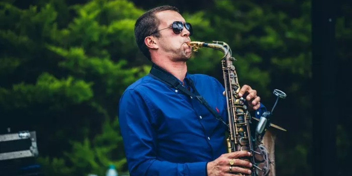 Who Plays Saxophone for Paul Hardcastle? Don’t Miss