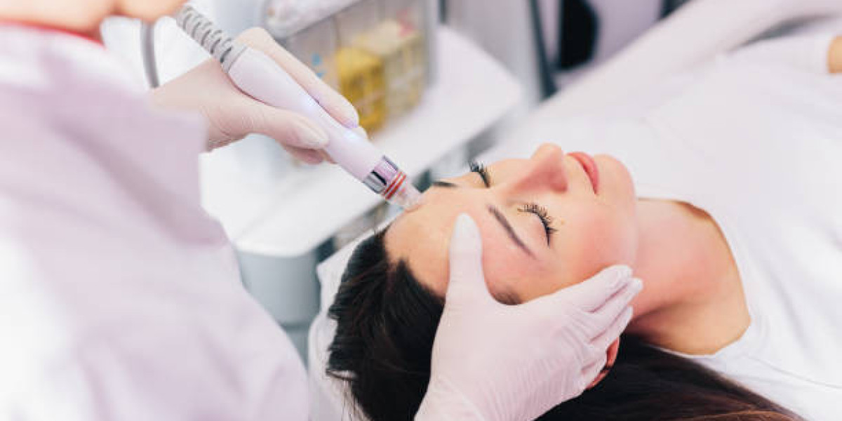 The Ultimate Glow: Choosing the Right HydraFacial Treatment Clinic