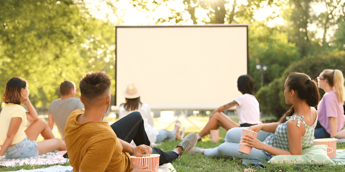 Inflatable Projector Screen Hire brings Your Outdoor Movie Nights Alive