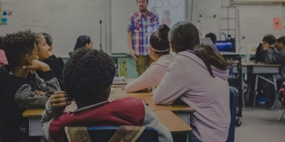 Top Benefits of Partnering with a High School Books Wholesaler