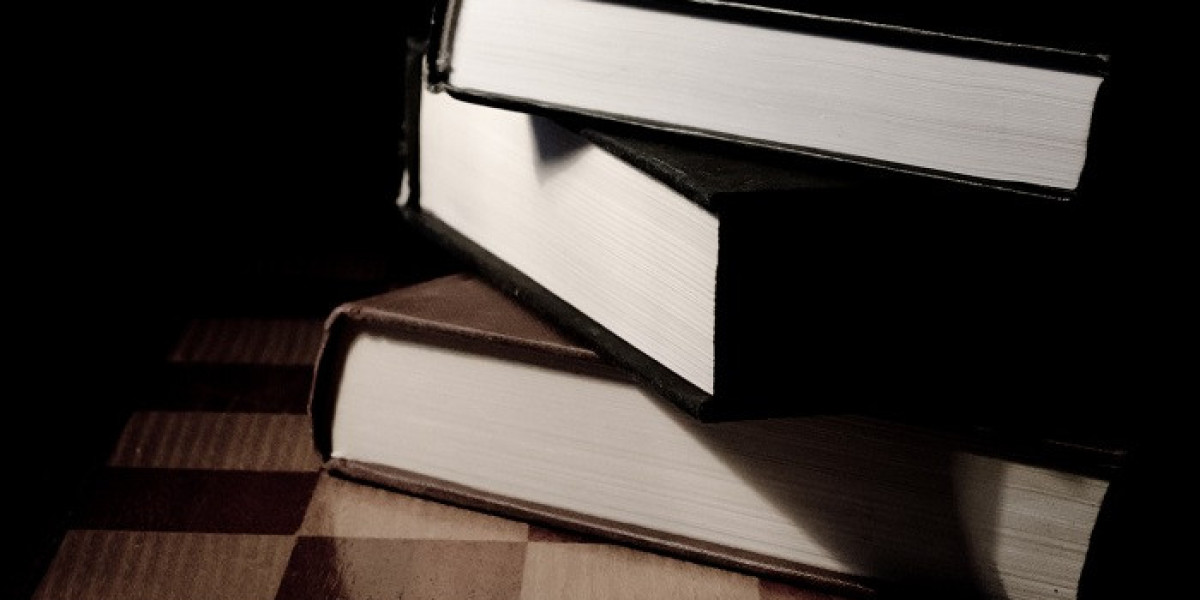 How Does the Villanelle Convey a Sense of Cyclical Time or Fate?